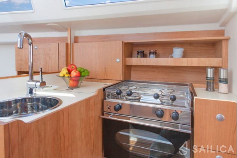 Hanse 315 - Yacht Charter Sailica