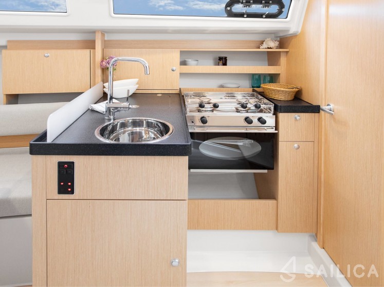 Hanse 315 - Yacht Charter Sailica