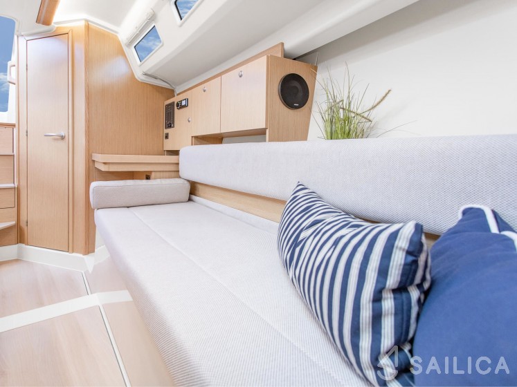 Hanse 315 - Yacht Charter Sailica
