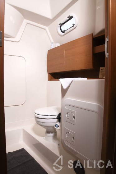 Hanse 325 - Yacht Charter Sailica
