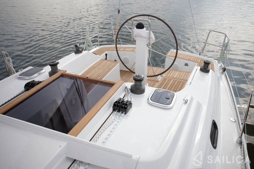 Hanse 325 - Yacht Charter Sailica