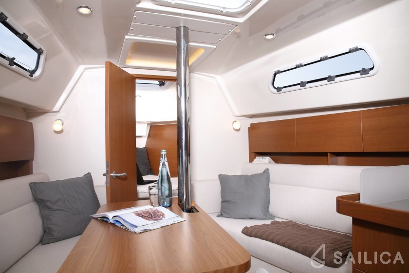 Hanse 325 - Yacht Charter Sailica