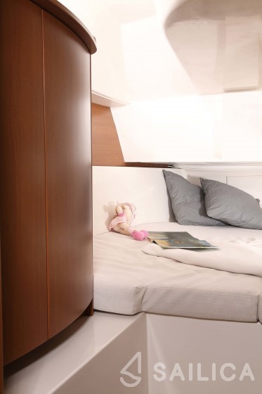 Hanse 325 - Yacht Charter Sailica