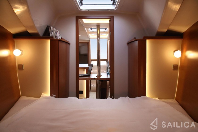 Hanse 325 - Yacht Charter Sailica