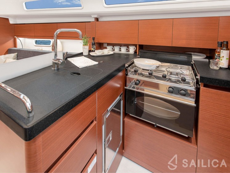 Hanse 348 - Yacht Charter Sailica