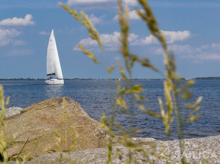 Hanse 348 - Yacht Charter Sailica