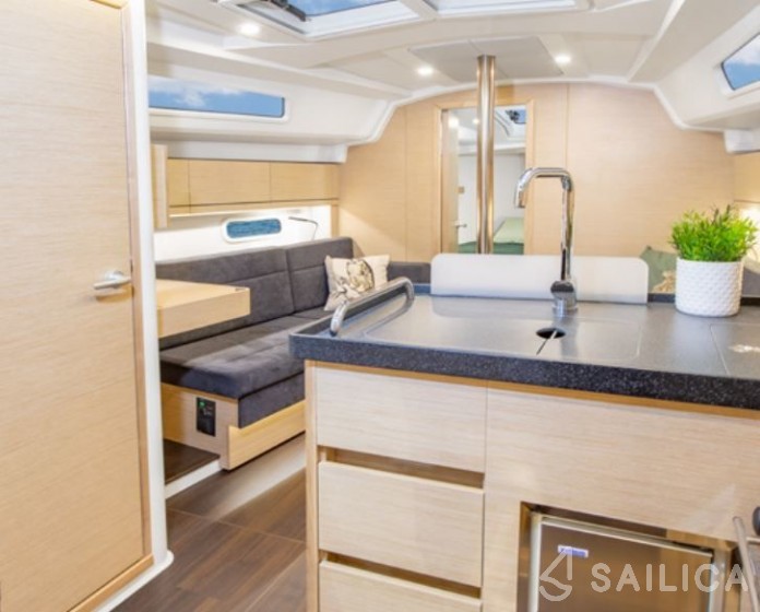 Hanse 348 - Yacht Charter Sailica