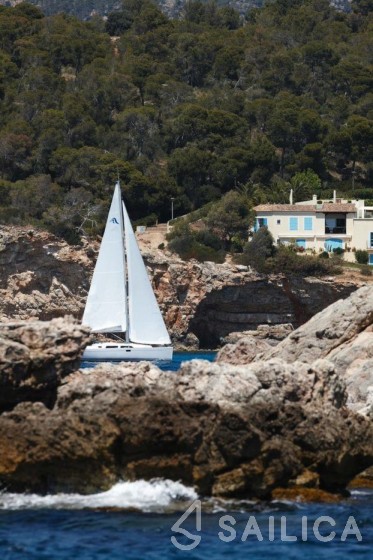 Hanse 350 - Yacht Charter Sailica
