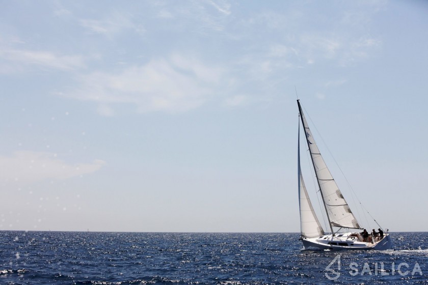Hanse 350 - Yacht Charter Sailica