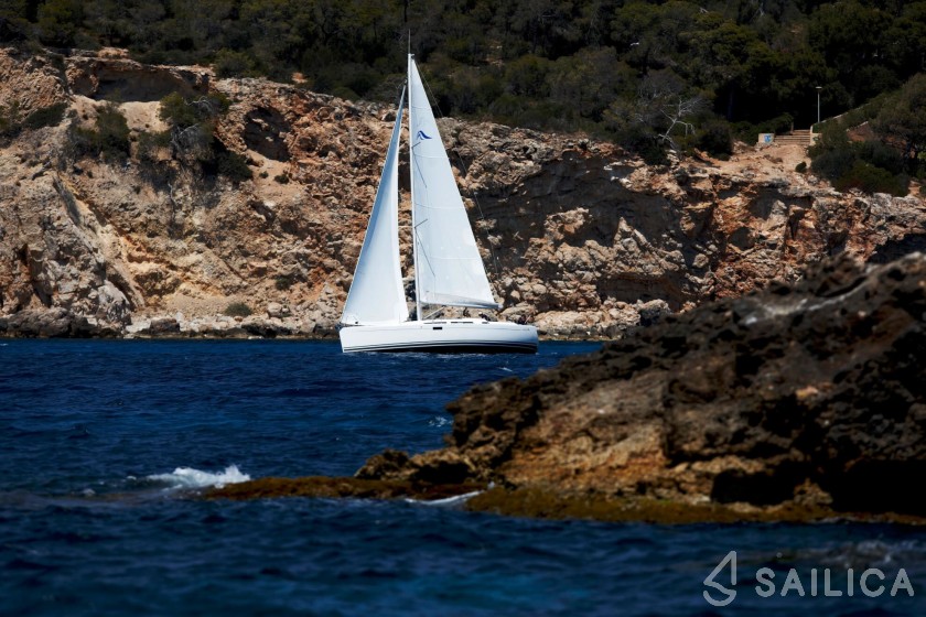 Hanse 350 - Yacht Charter Sailica