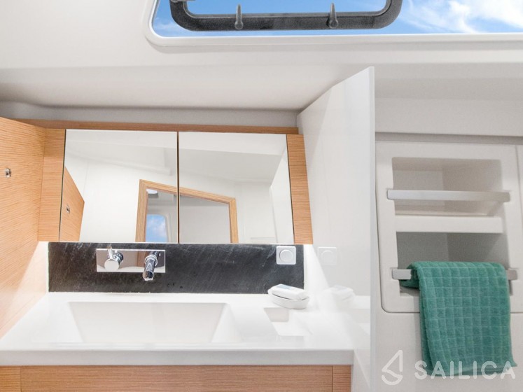 Hanse 418 - Yacht Charter Sailica