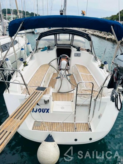 Dufour 325 Grand Large - Yacht Charter Sailica