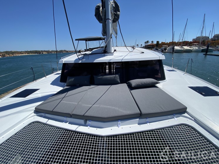 Isla 40 - Yacht Charter Sailica
