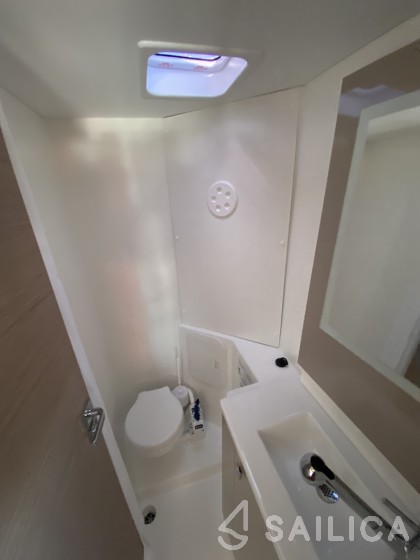 Isla 40 - Yacht Charter Sailica