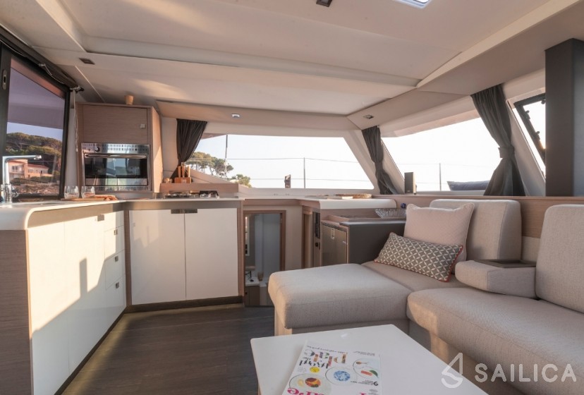 Isla 40 - Yacht Charter Sailica