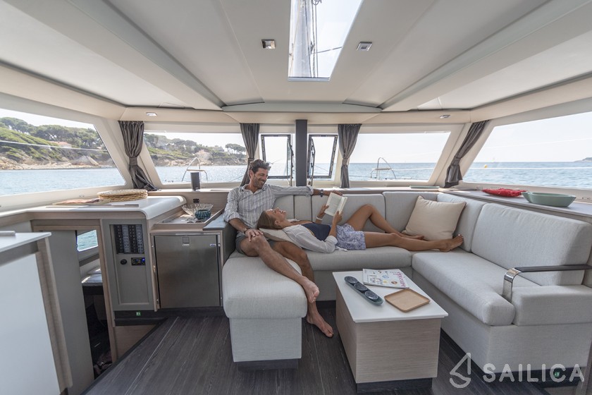 Isla 40 - Yacht Charter Sailica