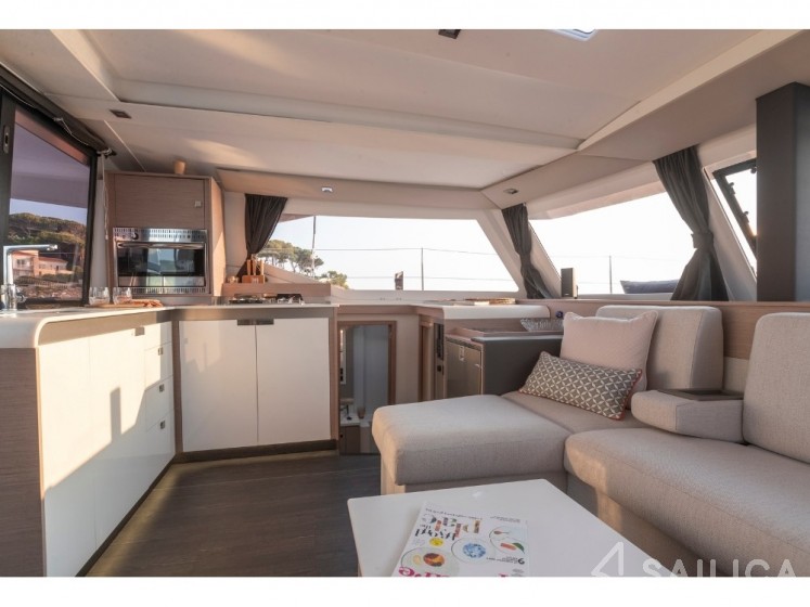 Isla 40 - Yacht Charter Sailica