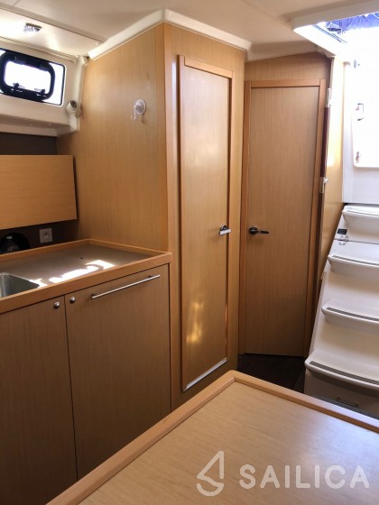 Oceanis 38 - Yacht Charter Sailica