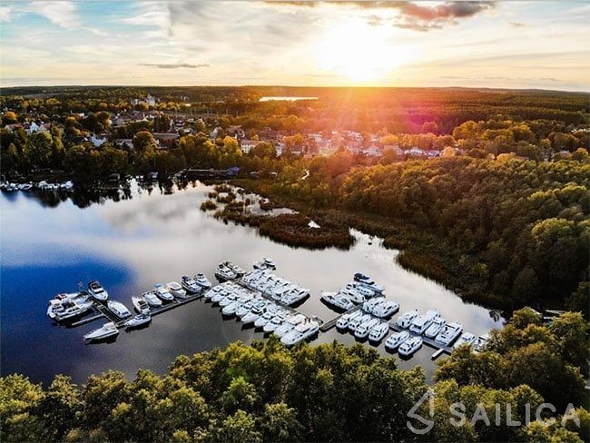 Le Boat Caprice - Yacht Charter Sailica