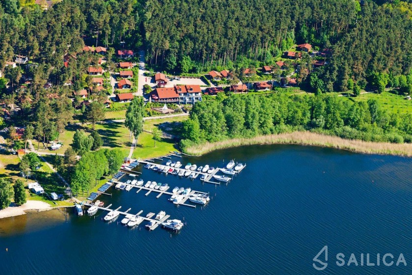 Le Boat Crusader - Yacht Charter Sailica