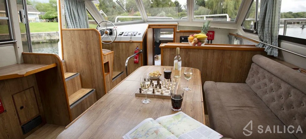 Le Boat Crusader - Yacht Charter Sailica