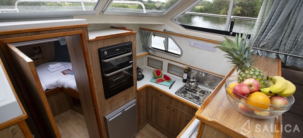 Le Boat Crusader - Yacht Charter Sailica