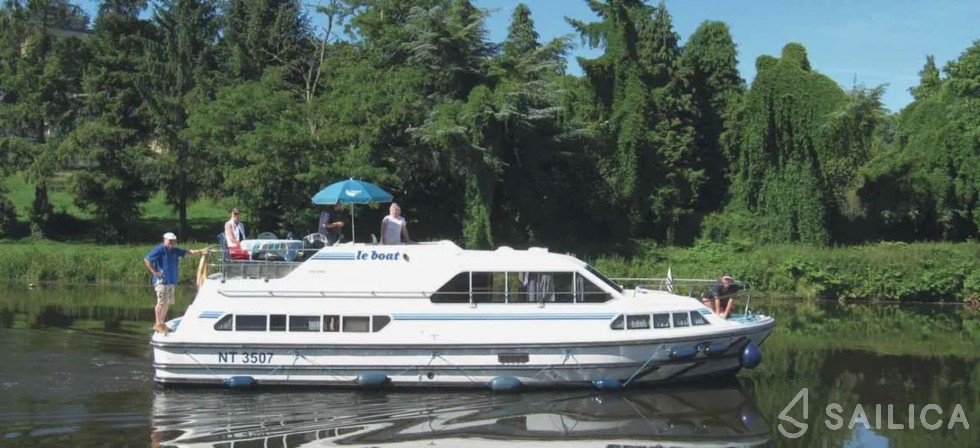 Le Boat Crusader - Yacht Charter Sailica