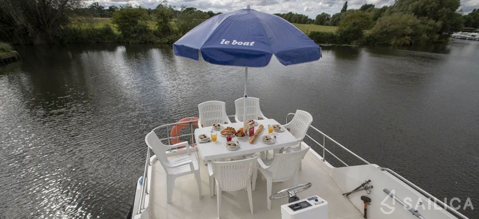 Le Boat Crusader - Yacht Charter Sailica