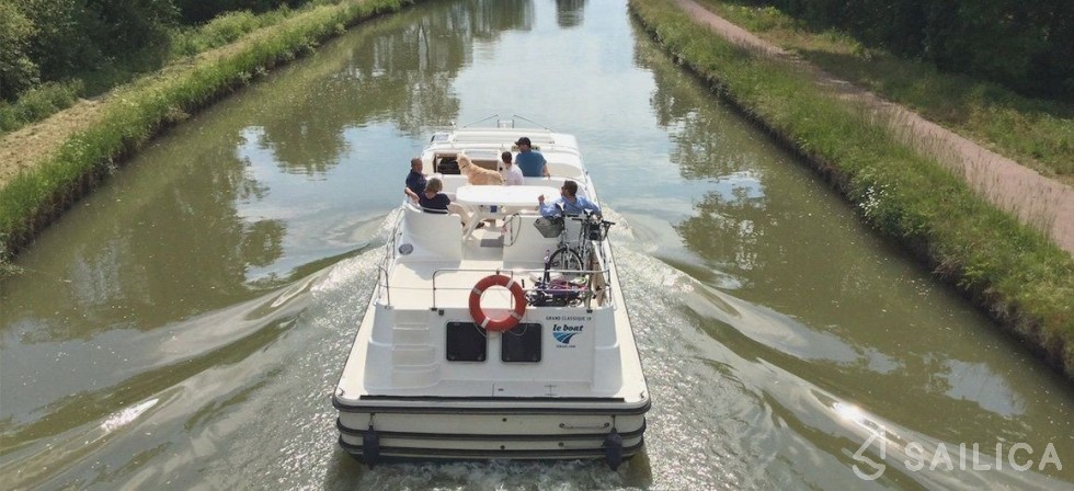 Le Boat Grand Classique - Yacht Charter Sailica
