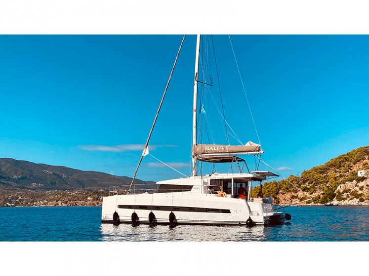 Bali 4.1 - Yacht Charter Sailica