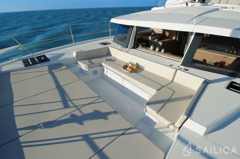 Bali 4.1 - Yacht Charter Sailica
