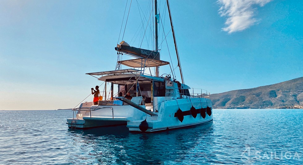Bali 4.1 - Yacht Charter Sailica