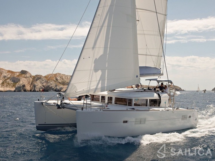 Lagoon 400 S2 - Yacht Charter Sailica