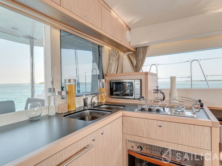 Lagoon 400 S2 - Yacht Charter Sailica