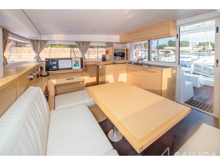 Lagoon 400 S2 - Yacht Charter Sailica