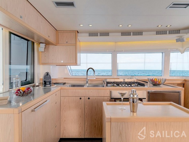 Lagoon 400 S2 - Yacht Charter Sailica