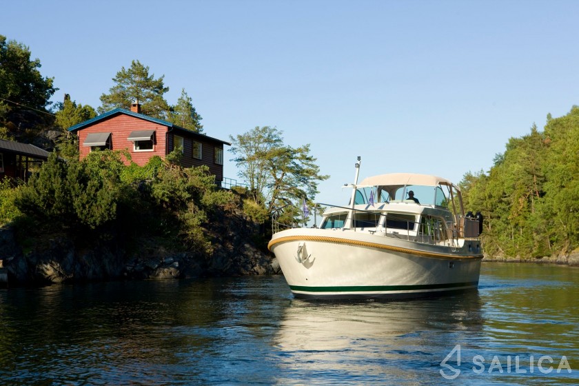 Grand Sturdy 40.9 AC - Yacht Charter Sailica