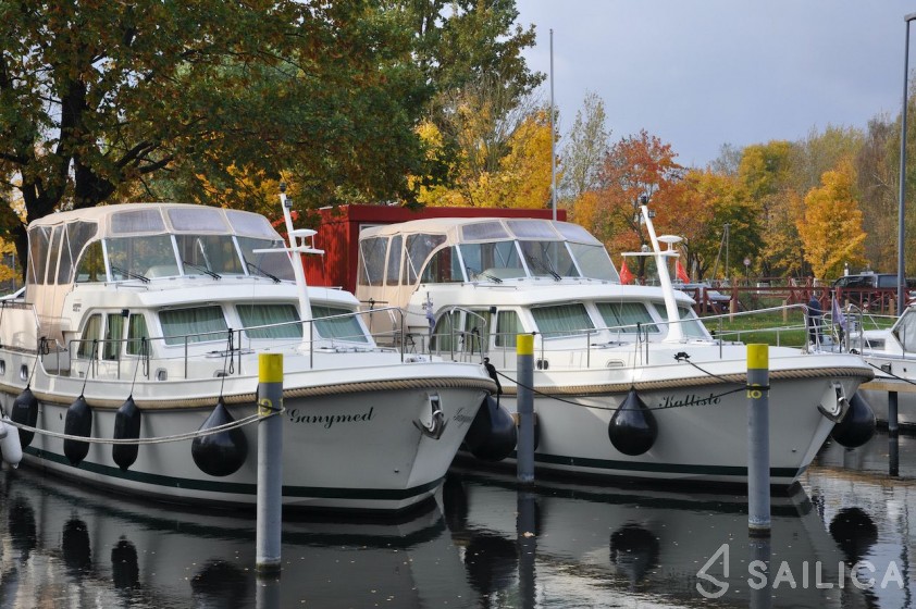 Grand Sturdy 40.9 AC - Yacht Charter Sailica