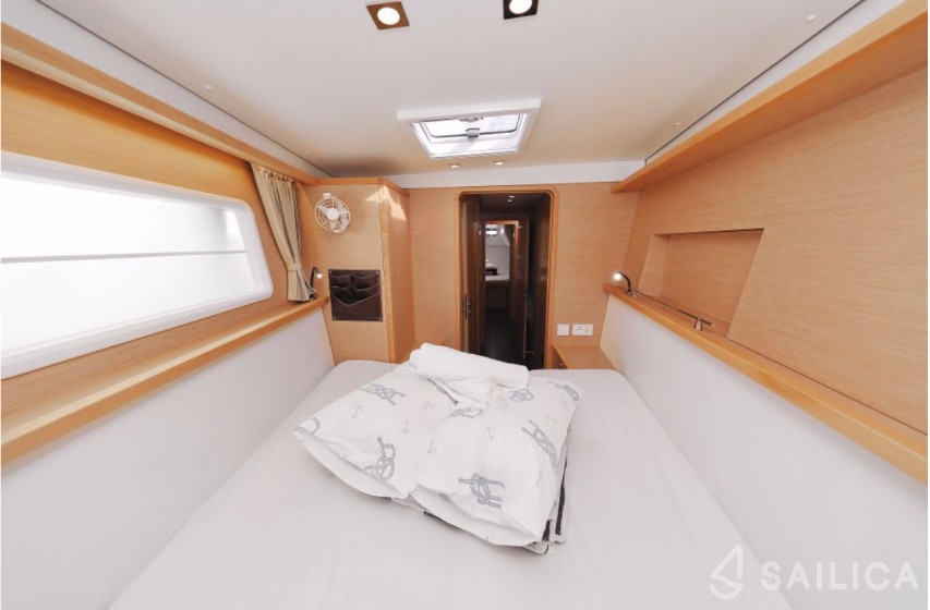 Lagoon 450  Flybridge - Yacht Charter Sailica