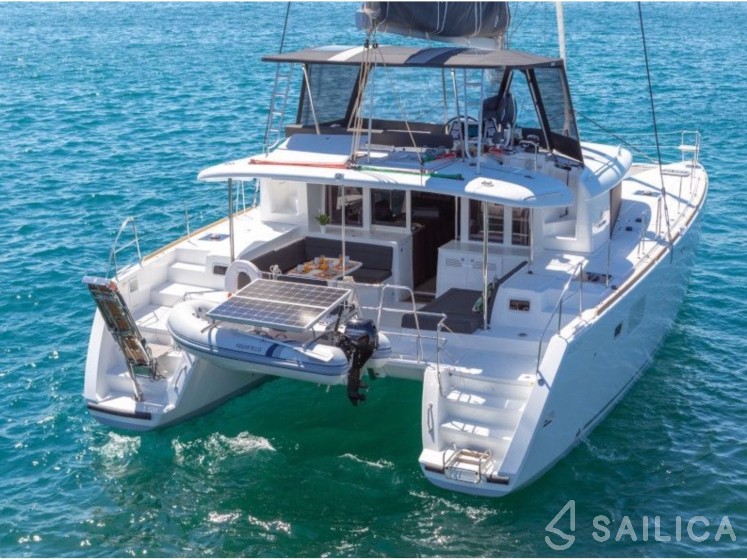 Lagoon 450  Flybridge - Yacht Charter Sailica