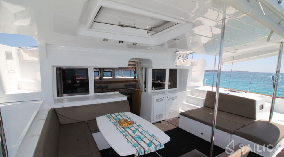 Lagoon 450  Flybridge - Yacht Charter Sailica