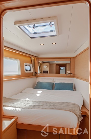 Lagoon 450  Flybridge - Yacht Charter Sailica