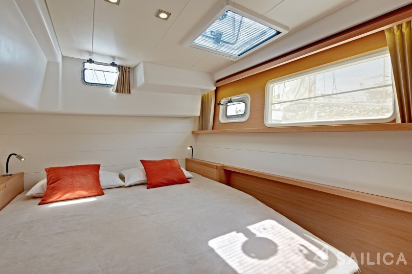 Lagoon 450  Flybridge - Yacht Charter Sailica