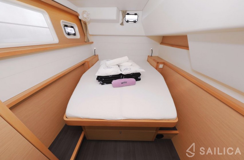Lagoon 450  Flybridge - Yacht Charter Sailica