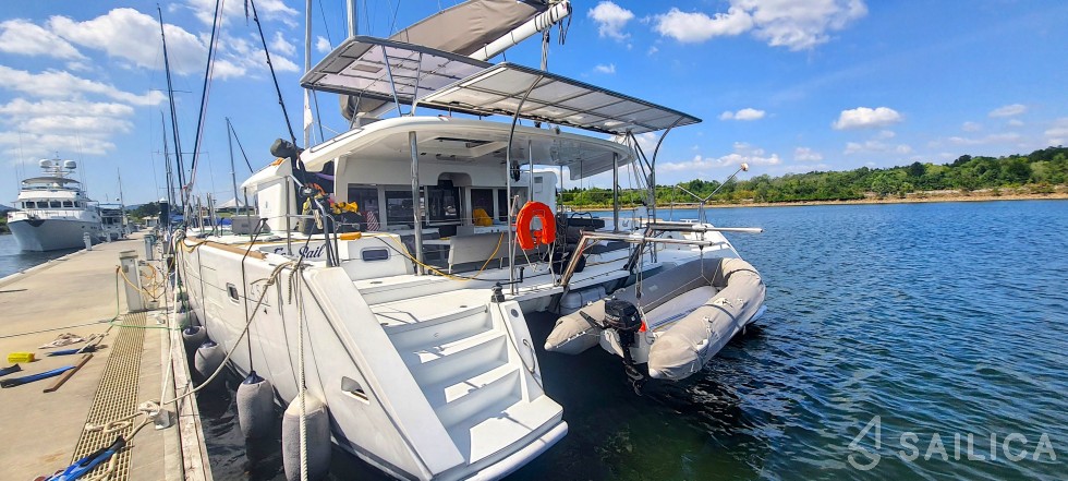 Lagoon 450  Flybridge - Yacht Charter Sailica