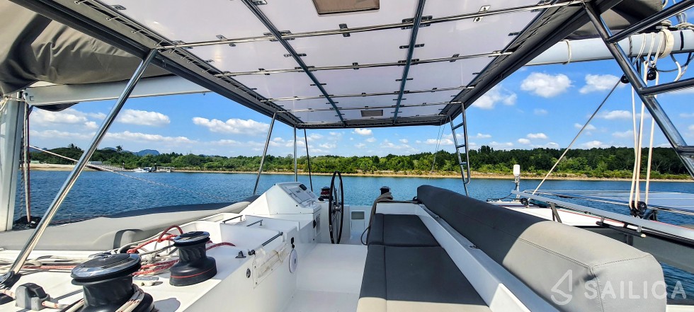 Lagoon 450  Flybridge - Yacht Charter Sailica