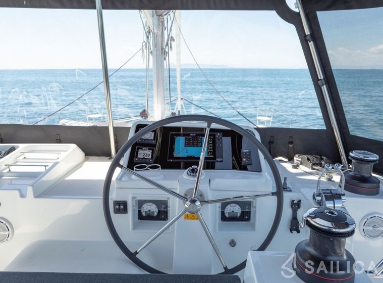 Lagoon 450  Flybridge - Yacht Charter Sailica