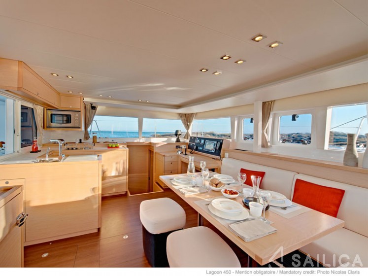 Lagoon 450  Flybridge - Yacht Charter Sailica