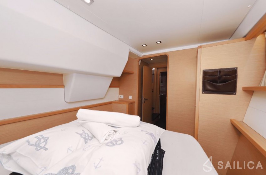 Lagoon 450  Flybridge - Yacht Charter Sailica