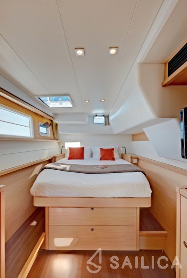 Lagoon 450  Flybridge - Yacht Charter Sailica